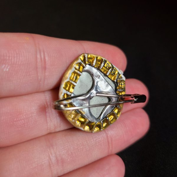 Dragonfly bottle cap pin - Image 2
